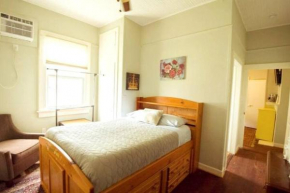 CLOSE 2 FQ+ZOO SLEEPS 6 & PET FRIENDLY W/FEE